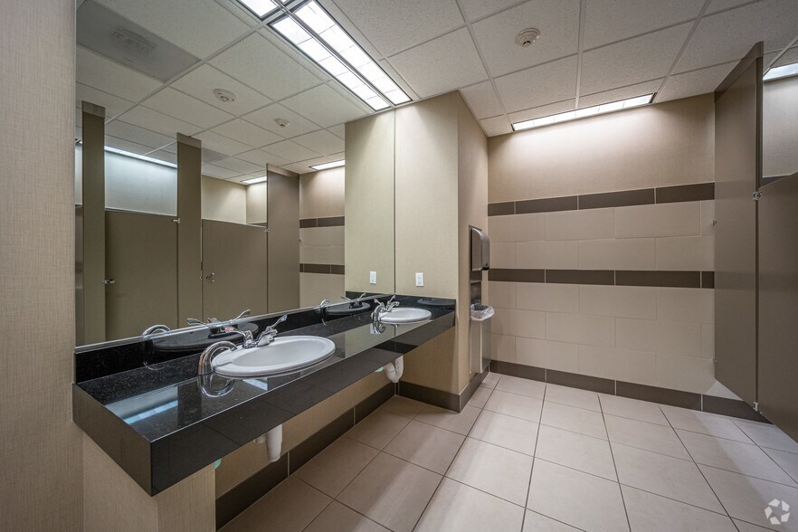 More Photos Of 12603 Southwest Fwy, Stafford Office For Lease