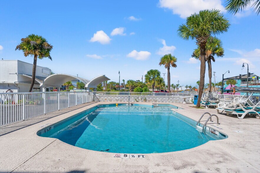 More Photos Of 606 N Ocean Blvd, Myrtle Beach Hotel For Sale
