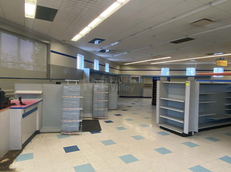 More Photos Of 267 N Main St, Wellington Freestanding For Lease