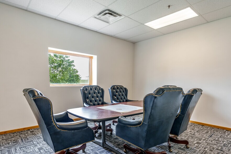 More Photos Of 621 Gateway Dr, Milton Manufacturing For Lease
