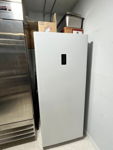 More Photos Of 139 E Walnut St, Oglesby Restaurant For Sale