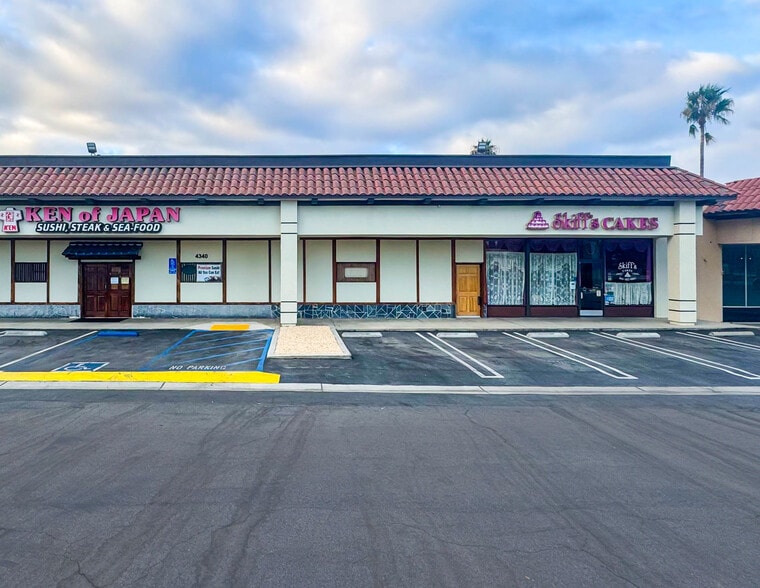 More Photos Of 4304-4324 Cochran St, Simi Valley Freestanding For Lease