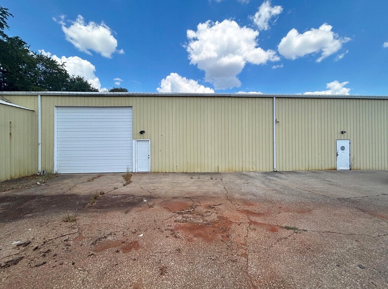 More Photos Of 2737 Pioneer Dr, Bowling Green Warehouse For Lease