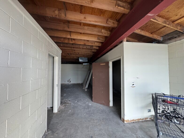 More Photos Of 1411-1415 N Norma St, Ridgecrest Office For Sale