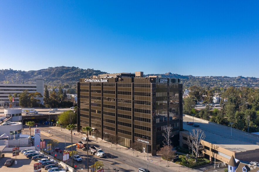 More Photos Of 4605 Lankershim Blvd, North Hollywood Office For Lease