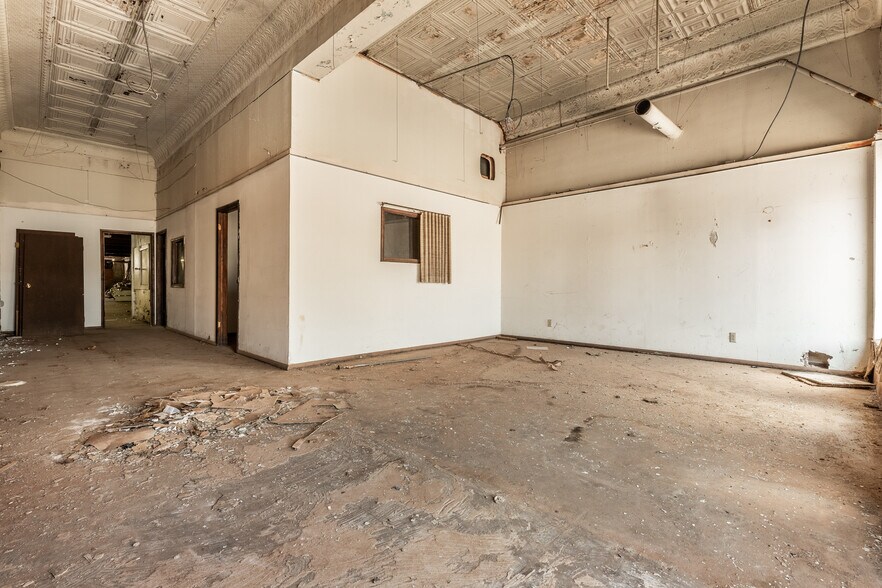 More Photos Of 611-613 W Chickasha Ave, Chickasha Storefront Retail Office For Lease