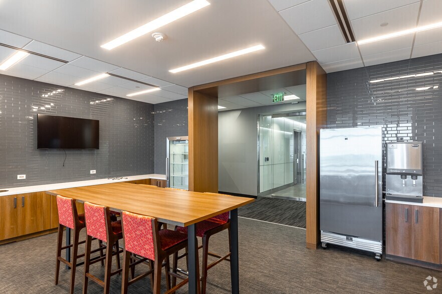 More Photos Of 1722 Routh St, Dallas Office Residential For Lease