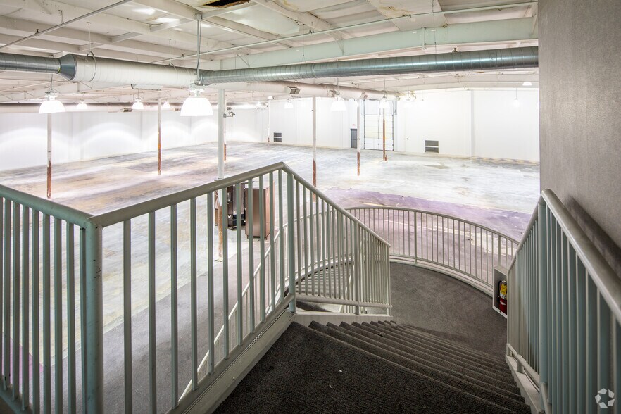 More Photos Of 13850 Manchester Rd, Manchester Freestanding For Lease