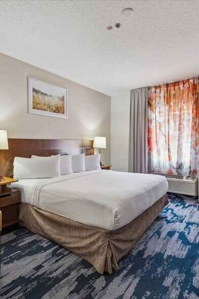 More Photos Of 2400 W Sam Houston Pky S, Houston Hotel For Sale