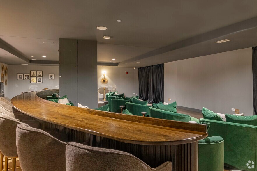 More Photos Of 5050 N Broadway St, Chicago Apartments For Lease