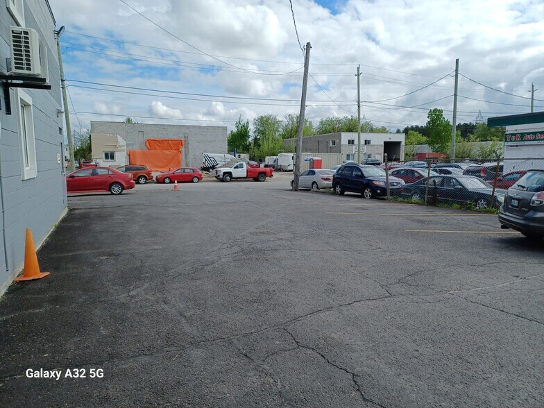 More Photos Of 39 Cleopatra Dr, Nepean Warehouse For Sale