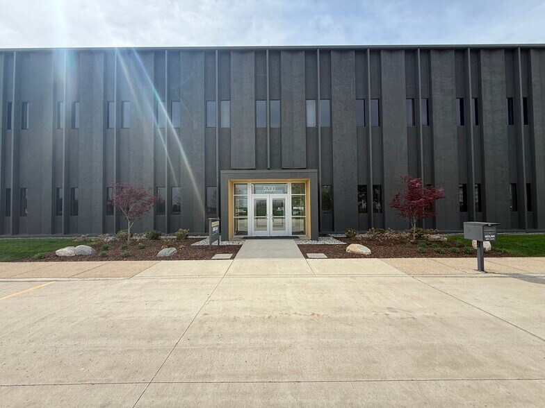 More Photos Of 3433-3665 Midlink Dr, Kalamazoo Manufacturing For Lease