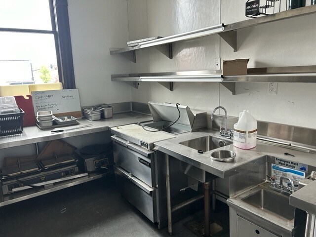 More Photos Of 1 Mgm Way, Springfield Fast Food For Lease