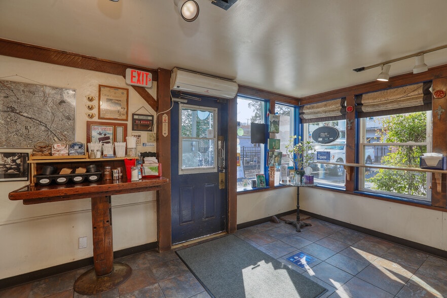 More Photos Of 20-1 S Main St, New Hope Storefront Retail Residential For Lease