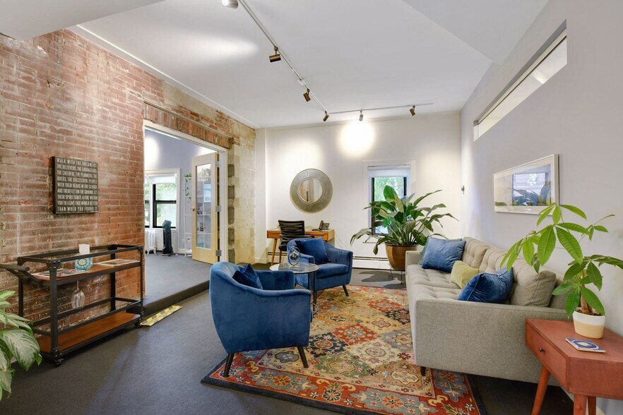 More Photos Of 2124 Dupont Ave S, Minneapolis Loft Creative Space For Lease