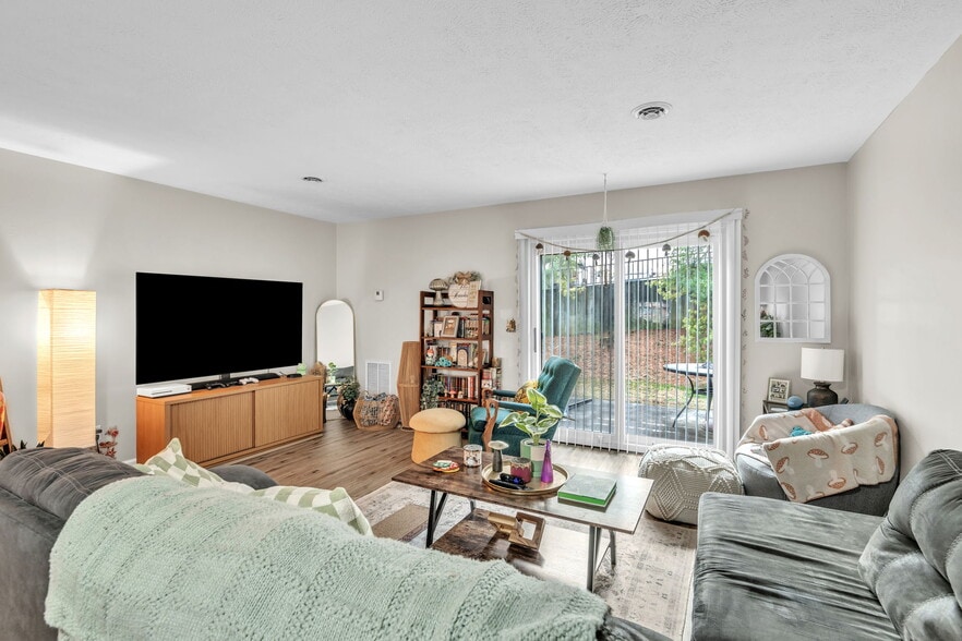 More Photos Of 506 Ellis st, Jefferson City Apartments For Sale