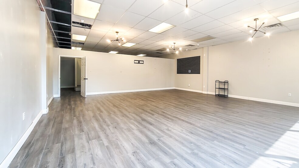 More Photos Of 5105 Reagan Dr, Charlotte Storefront Retail Office For Sale
