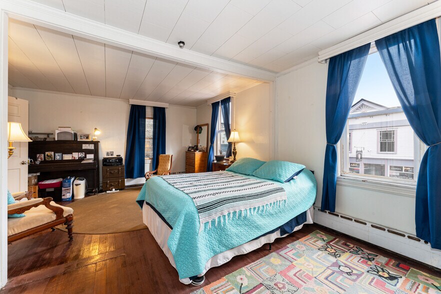 More Photos Of 19 Cottage St, Bar Harbor Storefront For Sale