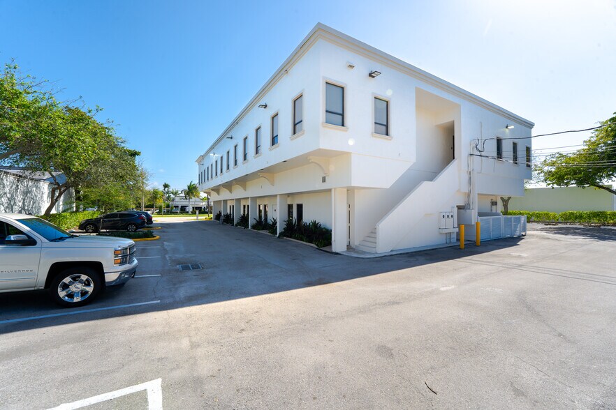 More Photos Of 3401 N Federal Hwy, Boca Raton Office For Lease