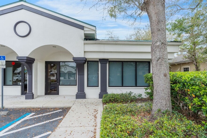 Primary Photo Of 3293 Fruitville Rd, Sarasota Medical For Sale