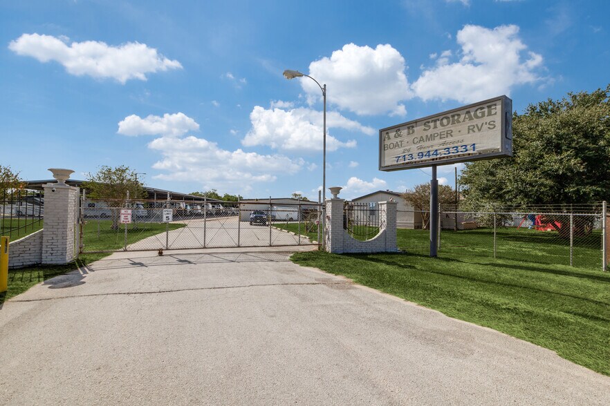 More Photos Of 8750 Galveston Rd, Houston Industrial For Lease