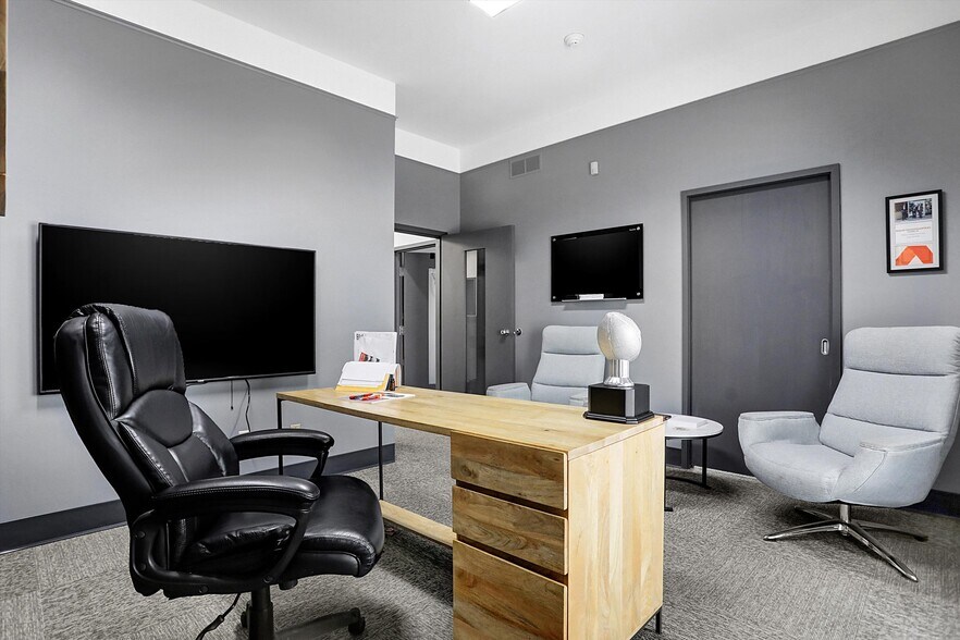 More Photos Of 615 Russell Ave, Indianapolis Medical For Sale