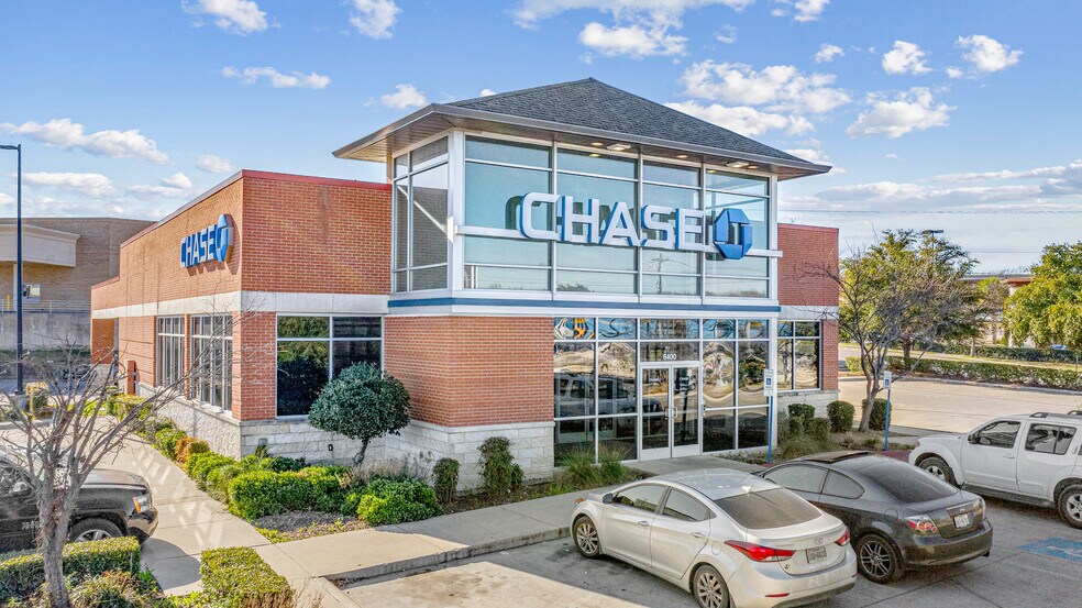 More Photos Of 6400 Skillman St, Dallas Bank For Lease