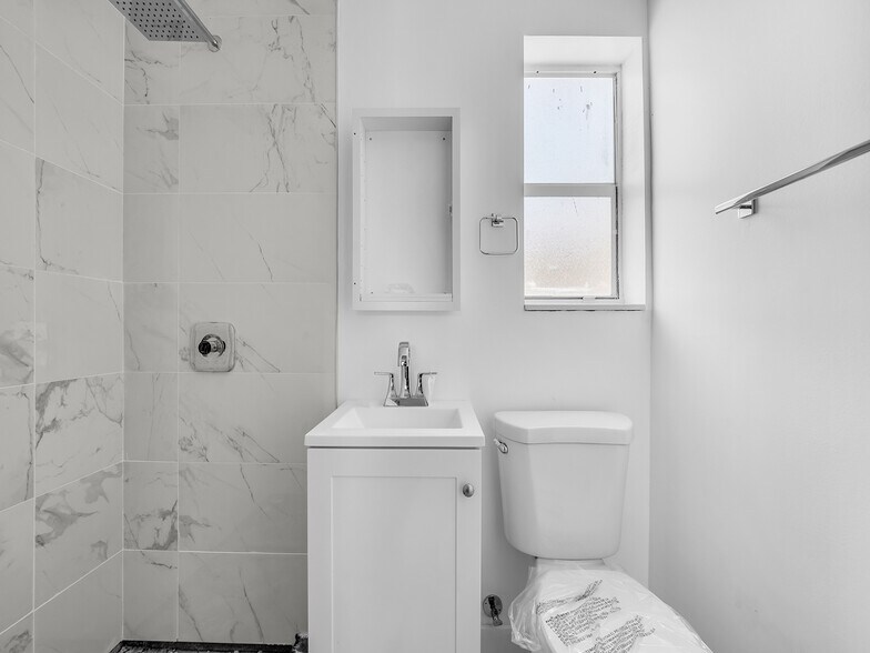 More Photos Of 700 NE 6th St, Hallandale Beach Apartments For Sale