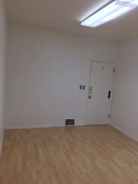 More Photos Of 8350 Melrose Ave, West Hollywood Loft Creative Space For Lease