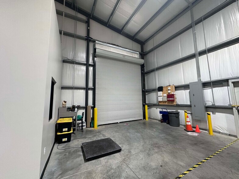 More Photos Of 1014 Lizzie Ln, Tomball Warehouse For Lease