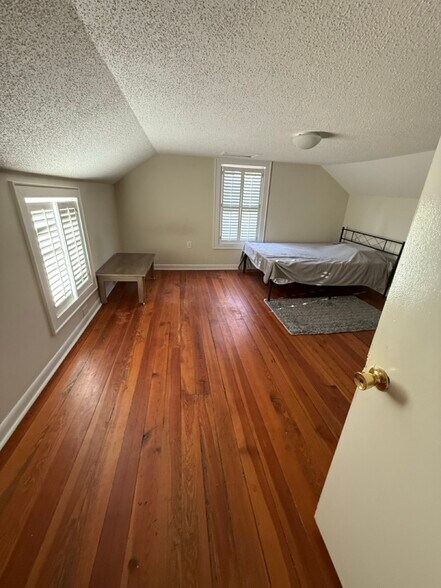 More Photos Of 2113 Wrightsville Ave, Wilmington Flex For Sale