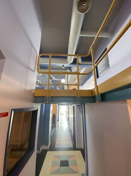 More Photos Of 77 Gazza Blvd, Farmingdale Showroom For Sale