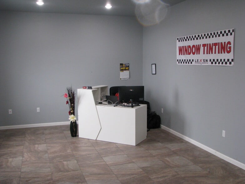 More Photos Of 3862 Norrie Dr, New Franken Showroom For Lease
