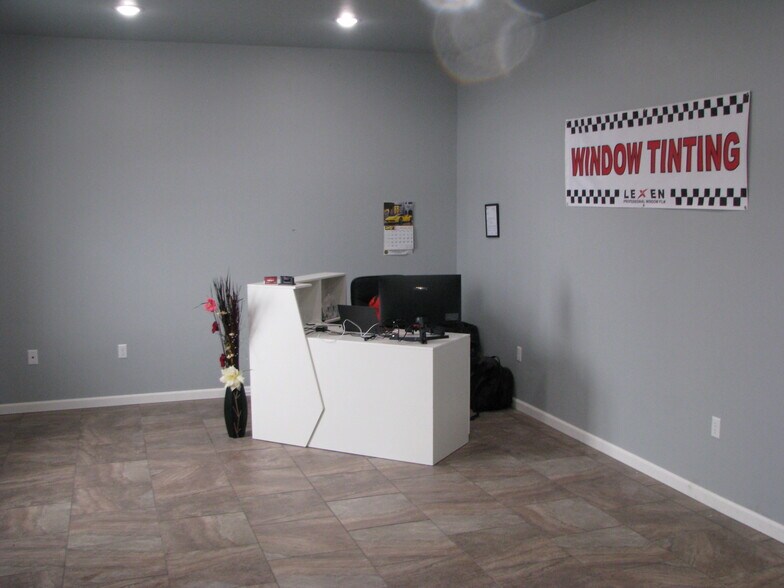 More Photos Of 3862 Norrie Dr, New Franken Showroom For Lease