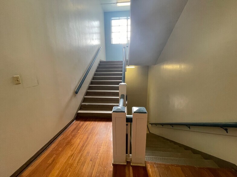 More Photos Of 216 E College St, Seguin Flex For Sale