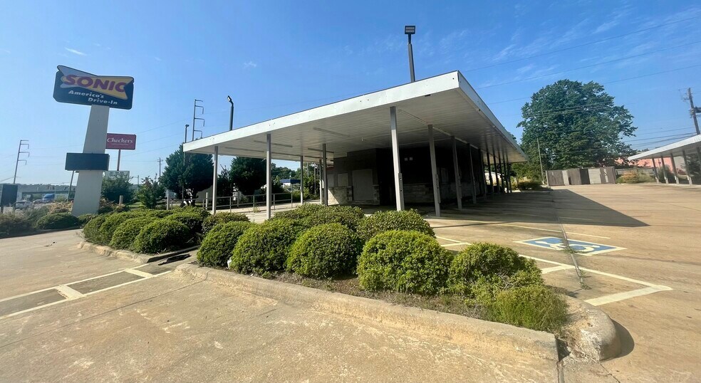 Primary Photo Of 3464 Victory Dr, Columbus Fast Food For Sale