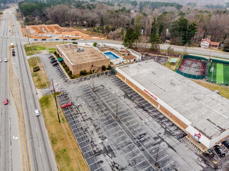 More Photos Of 754 Beaver Ruin Rd NW, Lilburn Freestanding For Lease