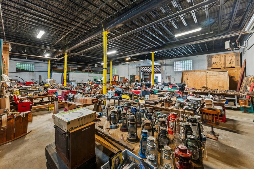 More Photos Of 46 Wight St, Berlin Warehouse For Sale