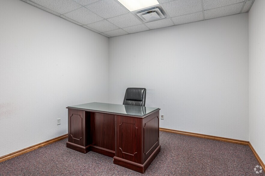 More Photos Of 2425 Wilcox Dr, Norman Office For Sale