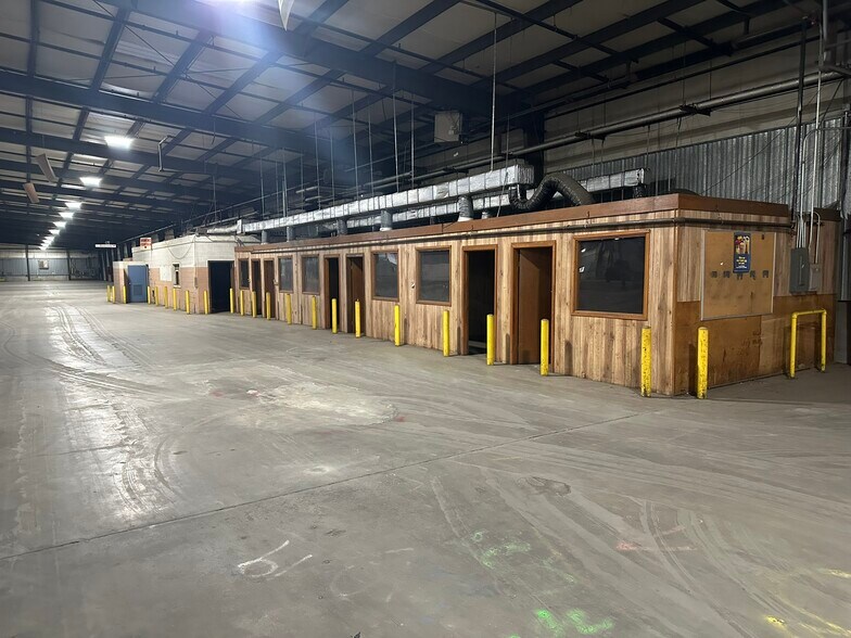 More Photos Of 1100 N Redmond Rd, Jacksonville Manufacturing For Lease