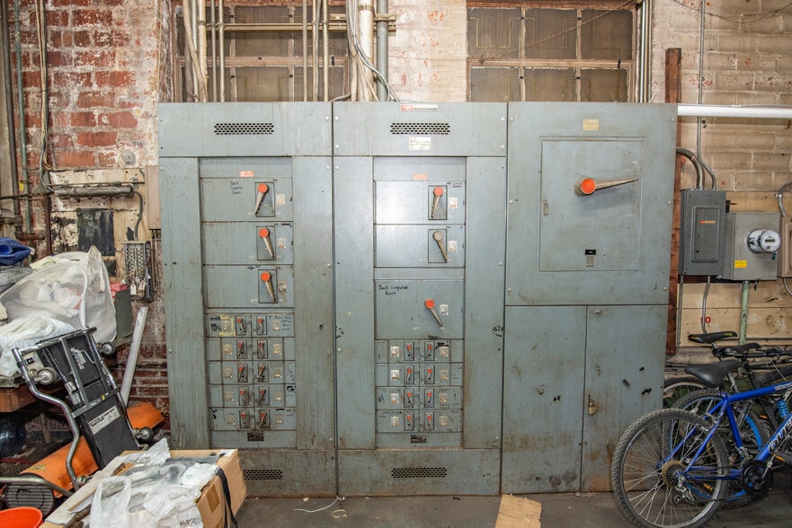 More Photos Of 4128 Hayward Ave, Baltimore Warehouse For Sale