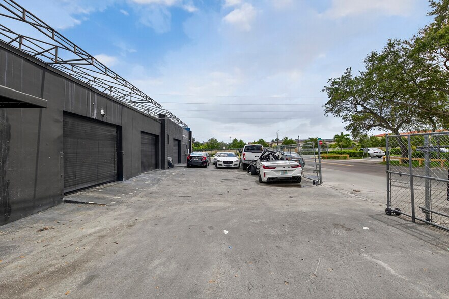 More Photos Of 1090 S 56th Ave, Hollywood Auto Repair For Sale