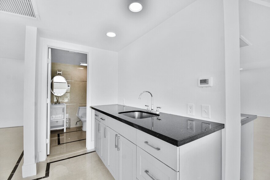 More Photos Of 2990 Griffin Rd, Fort Lauderdale Storefront Retail Office For Lease