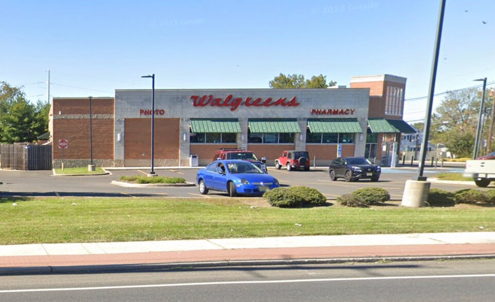 More Photos Of 20 W Kings Hwy, Mount Ephraim Drugstore For Lease
