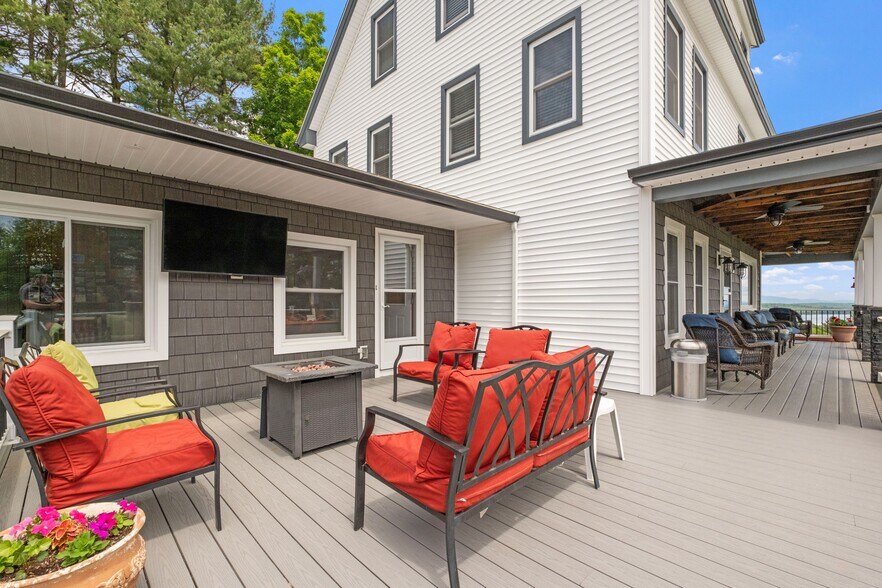 More Photos Of 291 Endicott St N, Laconia Hotel For Sale