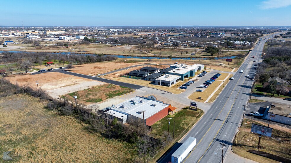 More Photos Of 550 E South 11Th St, Abilene Restaurant For Sale