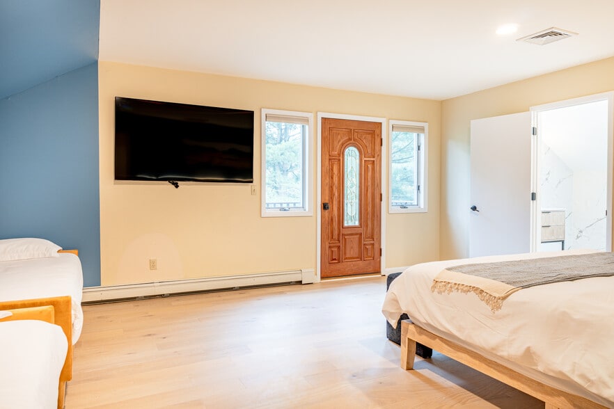 More Photos Of 37 Patricia Dr, Pleasant Valley Specialty For Sale