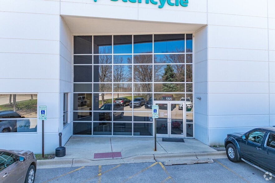 More Photos Of 3557 Butterfield Rd, Aurora Warehouse For Lease