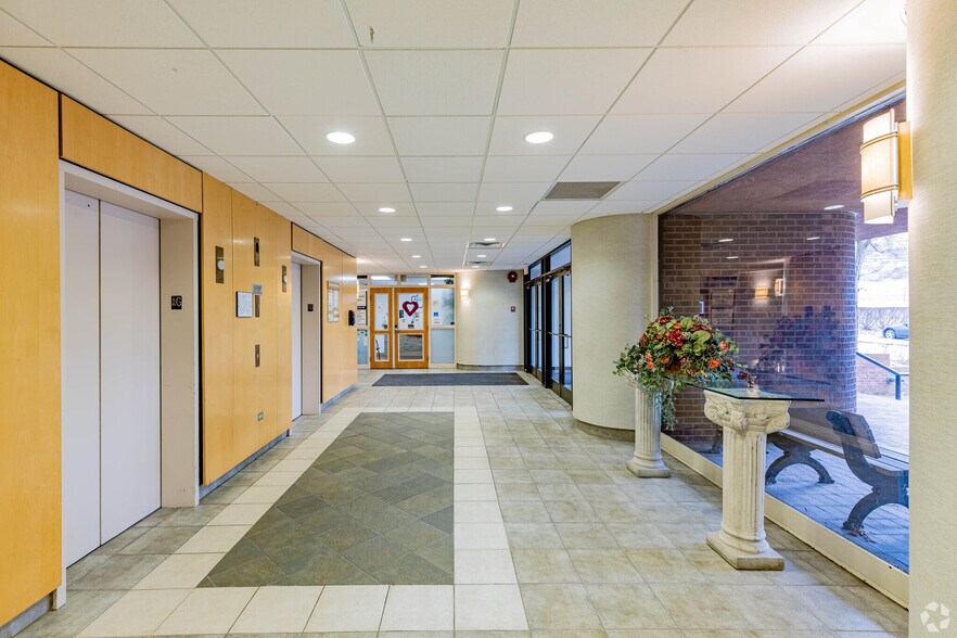 More Photos Of 2000 Cliff Mine Rd, Pittsburgh Office For Lease