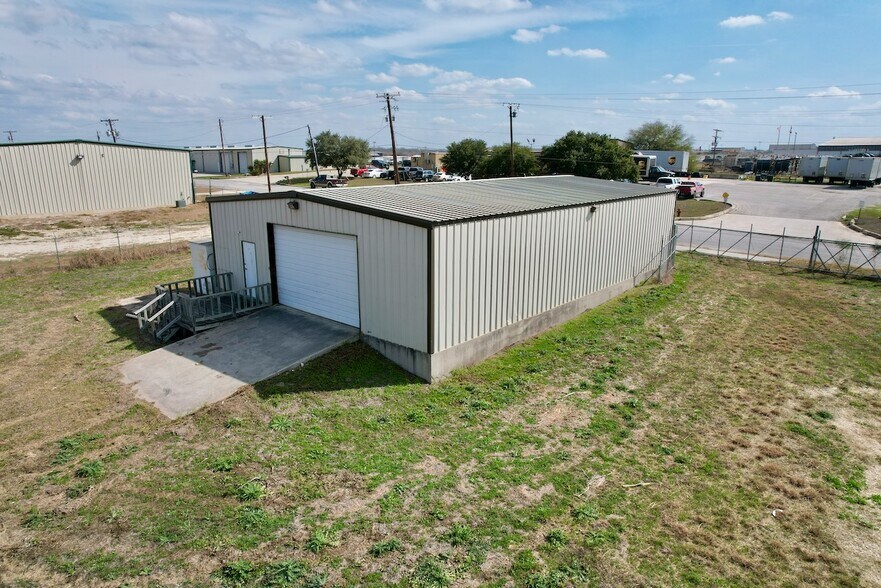 More Photos Of 210 Wyoming Blvd, Pleasanton Warehouse For Lease